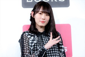 1st写真集『青春の瓶詰め』刊行記念お渡し会に登場した小池美波