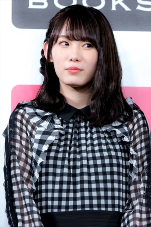 1st写真集『青春の瓶詰め』刊行記念お渡し会に登場した小池美波