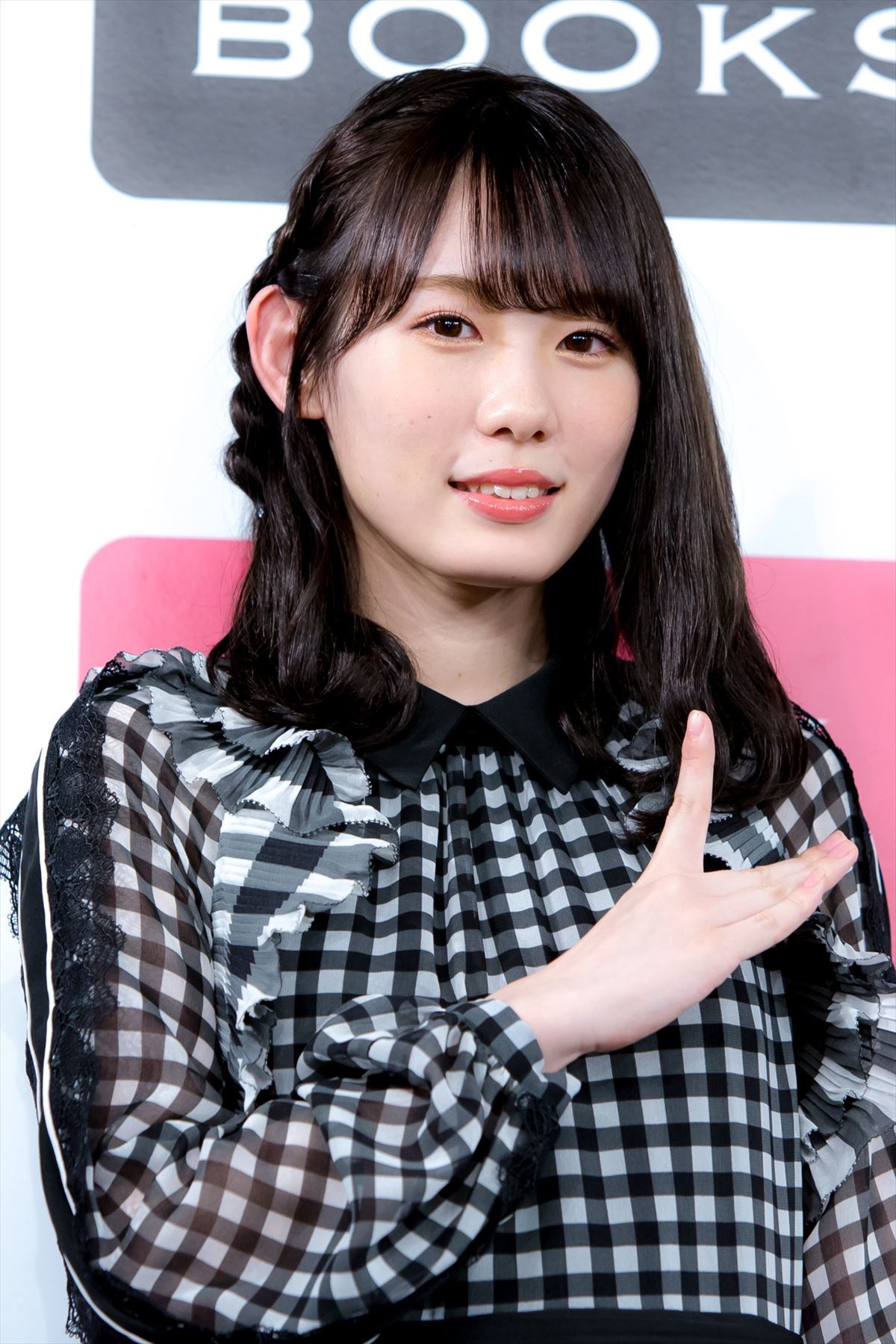 欅坂46・小池美波、1st写真集は「目指せ今泉」 