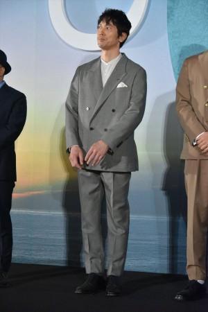 『ひとよ』ジャパンプレミア試写会に登場した佐々木蔵之介