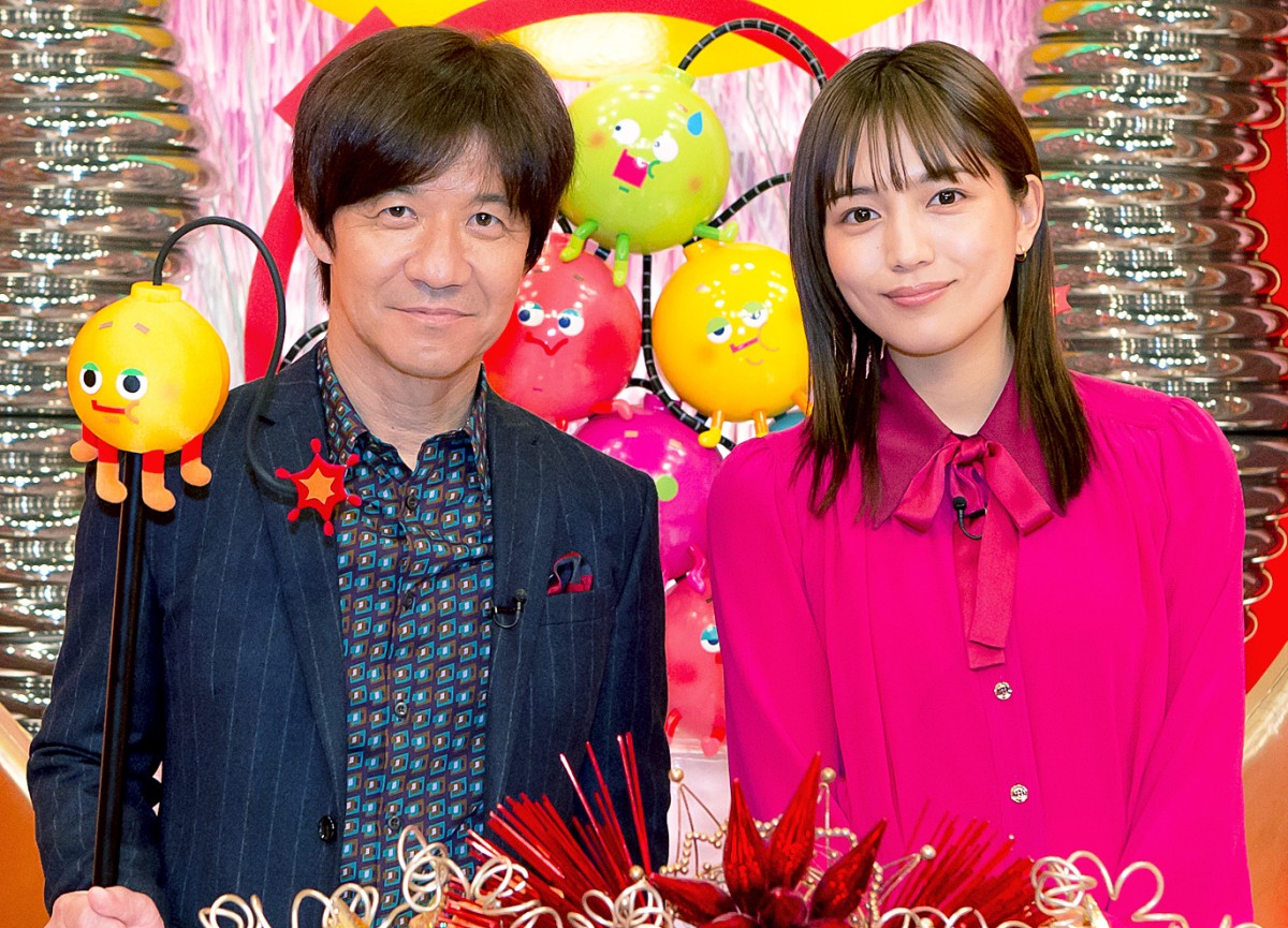 (左から)『怒られ履歴書』囲み取材に登場した内村光良、川口春奈
