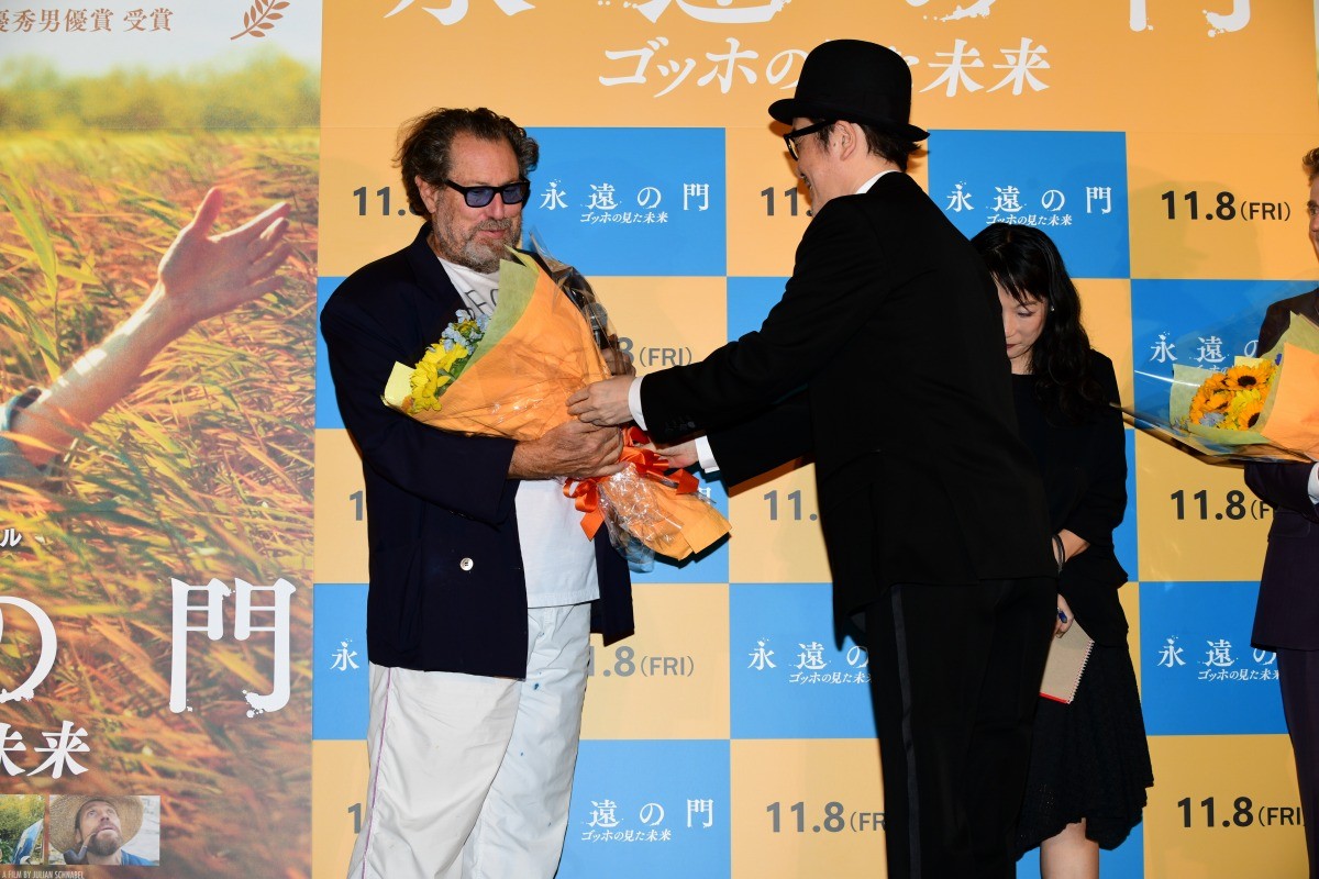 来日のウィレム・デフォー、リリー・フランキーの絶賛に照れ笑い