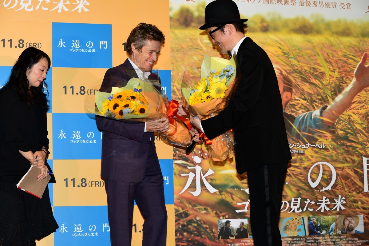 来日のウィレム・デフォー、リリー・フランキーの絶賛に照れ笑い