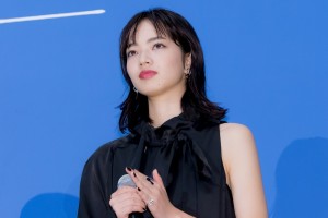 映画『閉鎖病棟‐それぞれの朝‐』笑いと涙の完成披露イベントに登場した小松菜奈