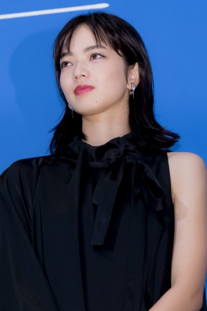 映画『閉鎖病棟‐それぞれの朝‐』笑いと涙の完成披露イベントに登場した小松菜奈