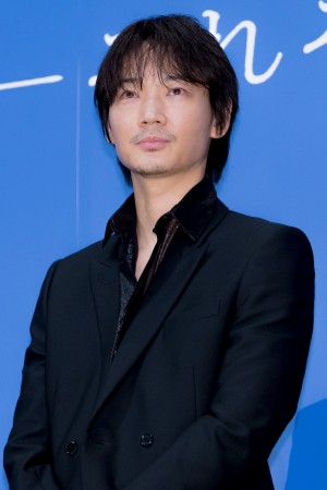 映画『閉鎖病棟‐それぞれの朝‐』笑いと涙の完成披露イベントに登場した綾野剛