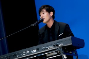 映画『閉鎖病棟‐それぞれの朝‐』笑いと涙の完成披露イベントに登場した主題歌担当・K