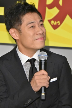 映画『任侠学園』初日舞台挨拶に登場した伊藤淳史