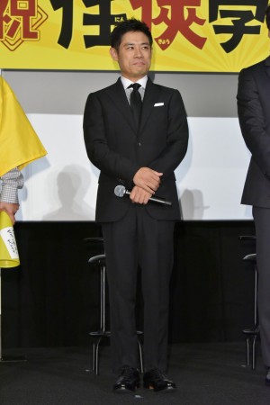 映画『任侠学園』初日舞台挨拶に登場した伊藤淳史