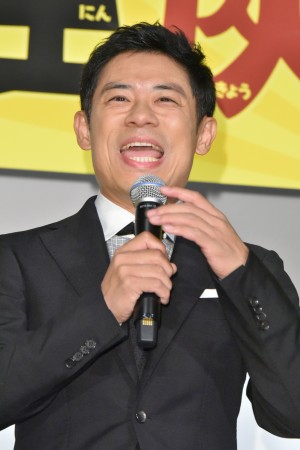 映画『任侠学園』初日舞台挨拶に登場した伊藤淳史