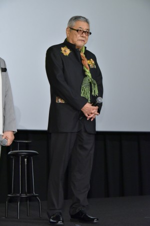 映画『任侠学園』初日舞台挨拶に登場した中尾彬