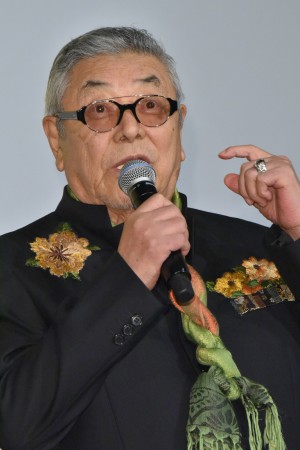 映画『任侠学園』初日舞台挨拶に登場した中尾彬