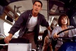 キアヌ・リーヴスが大ブレイクを果たした『スピード』（1994）。爆弾を仕掛けられた路線バスで、デニス・ホッパー演じる犯人との攻防を繰り広げるSWAT隊員ジャックを演じた。映画は世界的に大ヒットを記録。