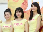 舞台版『フラガール』稽古公開の模様　（左から）富田望生、乃木坂46・井上小百合、矢島舞美