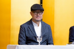 新作歌舞伎『風の谷のナウシカ』製作発表記者会見・囲み取材に登場したG2（演出家）