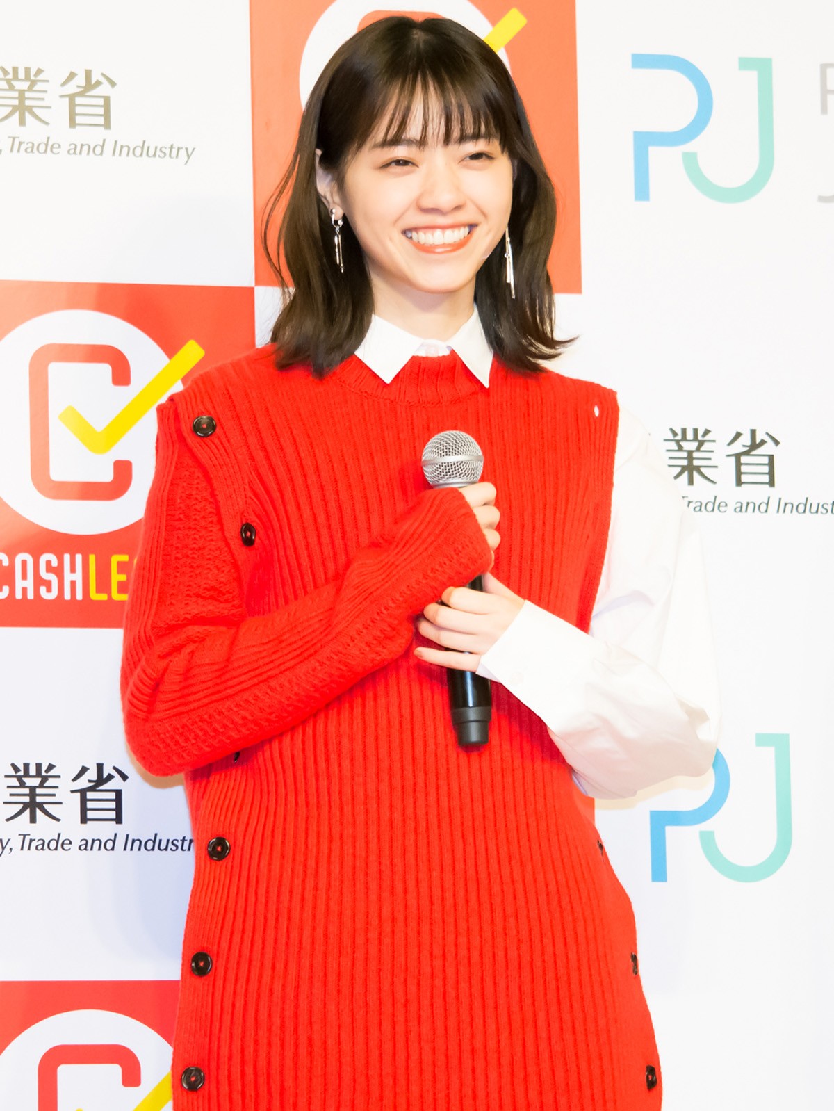 西野七瀬、乃木坂46の“公式お兄ちゃん”バナナマン日村との共演に喜び