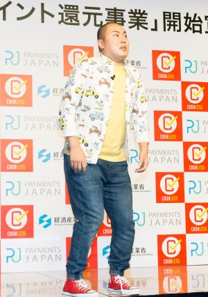 『キャッシュレス・ポイント還元事業』開始宣言 記者発表会に登場した岡部大（ハナコ）