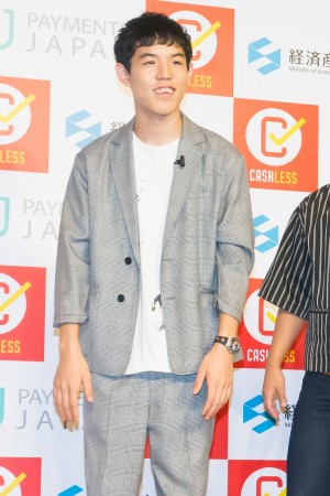 『キャッシュレス・ポイント還元事業』開始宣言 記者発表会に登場した都築拓紀（四千頭身）