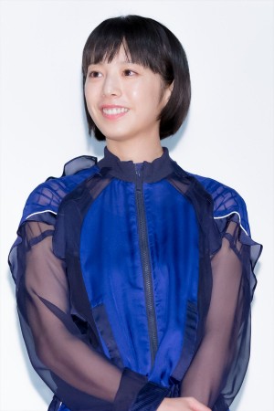 『ブルーアワーにぶっ飛ばす』完成披露プレミア上映会イベントに登場した夏帆