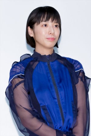 『ブルーアワーにぶっ飛ばす』完成披露プレミア上映会イベントに登場した夏帆