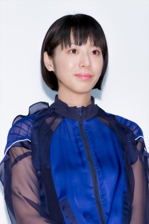 『ブルーアワーにぶっ飛ばす』完成披露プレミア上映会イベントに登場した夏帆