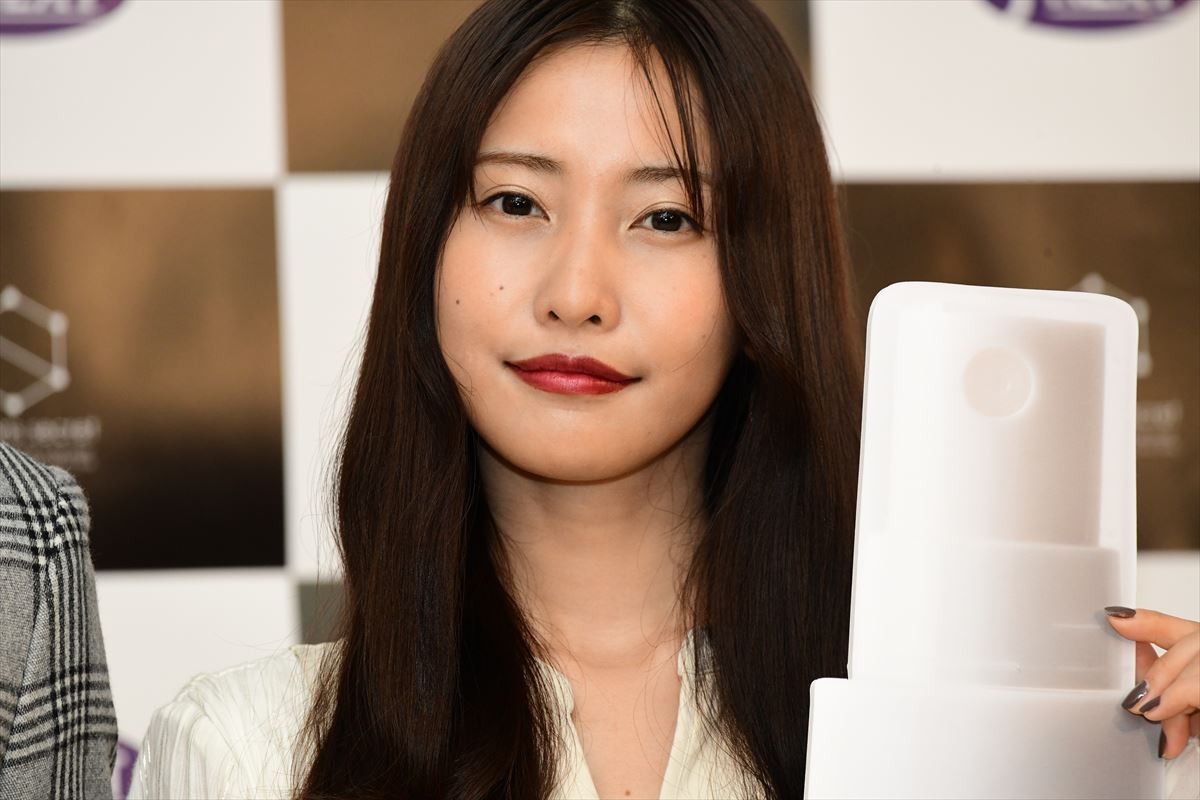 佐野ひなこ、“冴えない兄”にお願い「こうなっていただきたい」