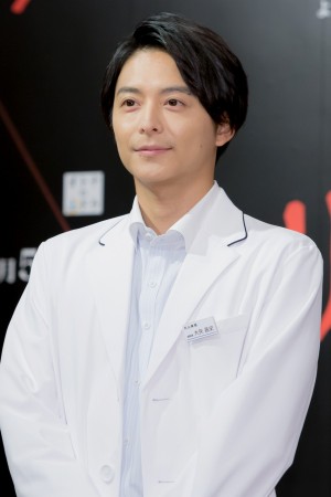 オトナの土ドラ第22弾『リカ』制作発表に登場した小池徹平