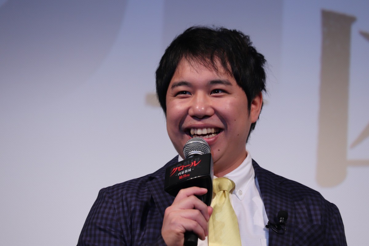 霜降り明星、本物のワニとおびえながら記念撮影「めっちゃ怖い」