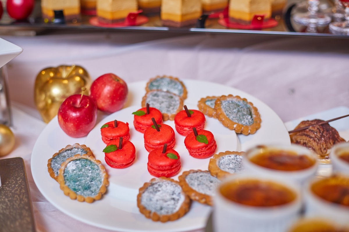 「白雪姫のクリスマスデザートブッフェ」スイーツ＆軽食約20種類が食べ放題