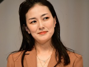 『マチネの終わりに』完成披露試写会に登場した板谷由夏