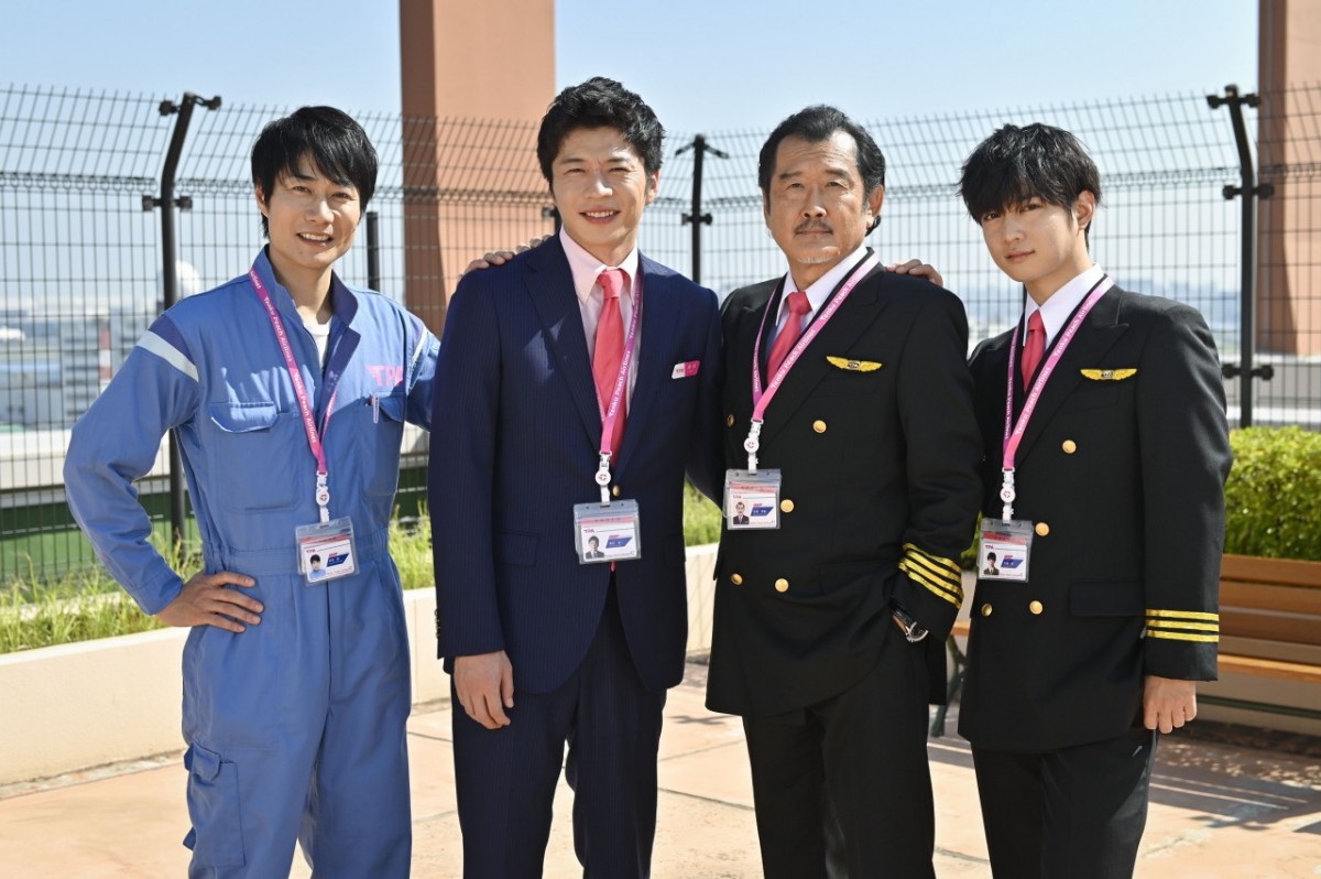 土曜ナイトドラマ『おっさんずラブ‐in the sky‐』キャスト現場写真(左から)戸次重幸、田中圭、吉田鋼太郎、千葉雄大