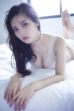 上坂すみれ写真集『すみれいろ』公開カット