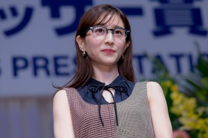 「第32回 日本 メガネ ベスト ドレッサー賞」表彰式・記者会見に出席した田中みな実