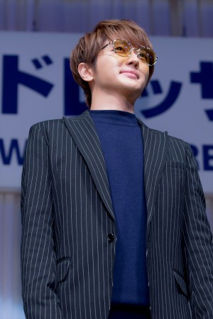 「第32回 日本 メガネ ベスト ドレッサー賞」表彰式・記者会見に出席した西島隆弘