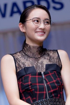 「第32回 日本 メガネ ベスト ドレッサー賞」表彰式・記者会見に出席した岡田結実
