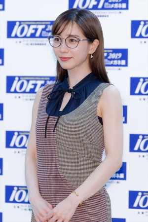 「第32回 日本 メガネ ベスト ドレッサー賞」表彰式・記者会見に出席した田中みな実