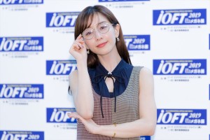 「第32回 日本 メガネ ベスト ドレッサー賞」表彰式・記者会見に出席した田中みな実