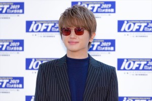 「第32回 日本 メガネ ベスト ドレッサー賞」表彰式・記者会見に出席した西島隆弘