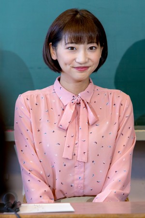 ドラマ『おいしい給食』記者会見に登場した武田玲奈
