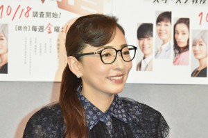 ドラマ10『ミス・ジコチョー～天才・天ノ教授の調査ファイル～』会見に登場した松雪泰子