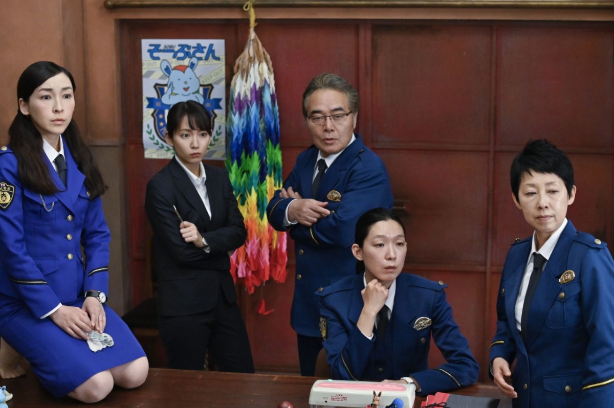 12年ぶり『時効警察』麻生久美子、ミニスカートの丈伸びた