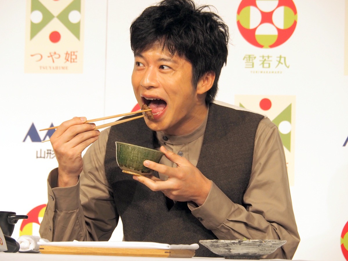 田中圭、自宅の食卓にふれ「ちびたちも喜んで食べる」とニッコリ
