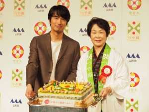 『つや姫』10周年記念イベントに登場した眞島秀和