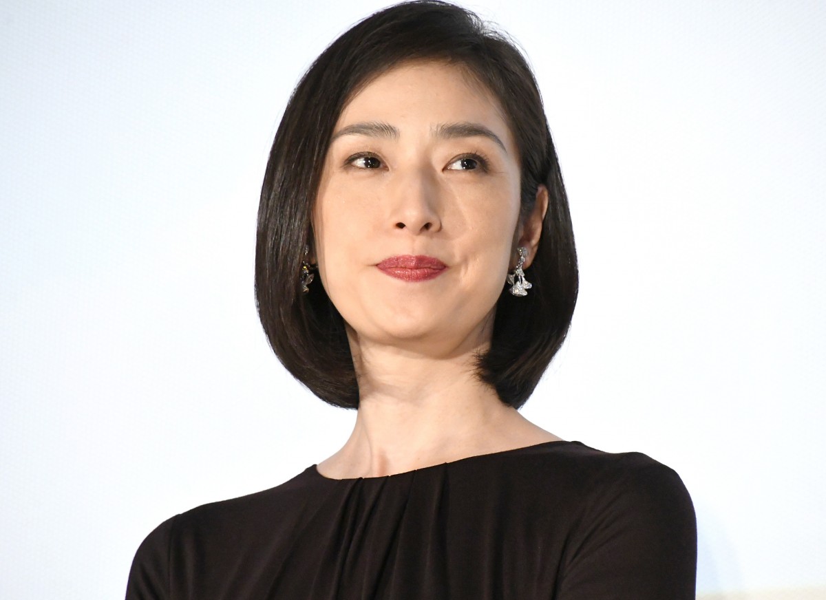天海祐希、吉永小百合の膝をムロツヨシから守る!?