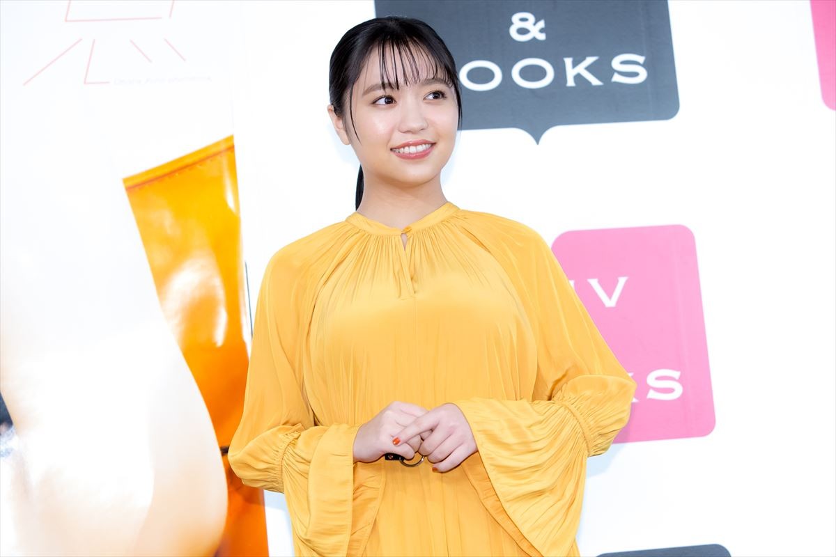 大原優乃、父親に写真集を“ガン見”され「恥ずかしかった」