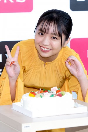 大原優乃、セカンド写真集『吐息』刊行記念お渡し会に登場