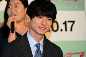 木曜劇場『モトカレマニア』制作発表に登場した高良健吾