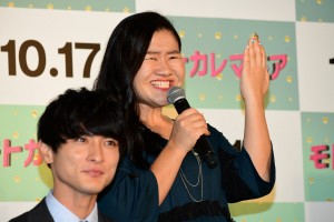 木曜劇場『モトカレマニア』制作発表に登場した、よしこ