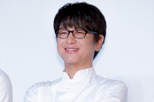 日曜劇場『グランメゾン東京』制作発表会見に登場した及川光博