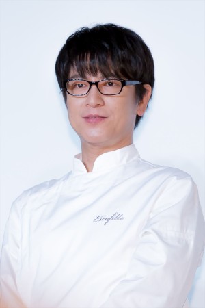 日曜劇場『グランメゾン東京』制作発表会見に登場した及川光博